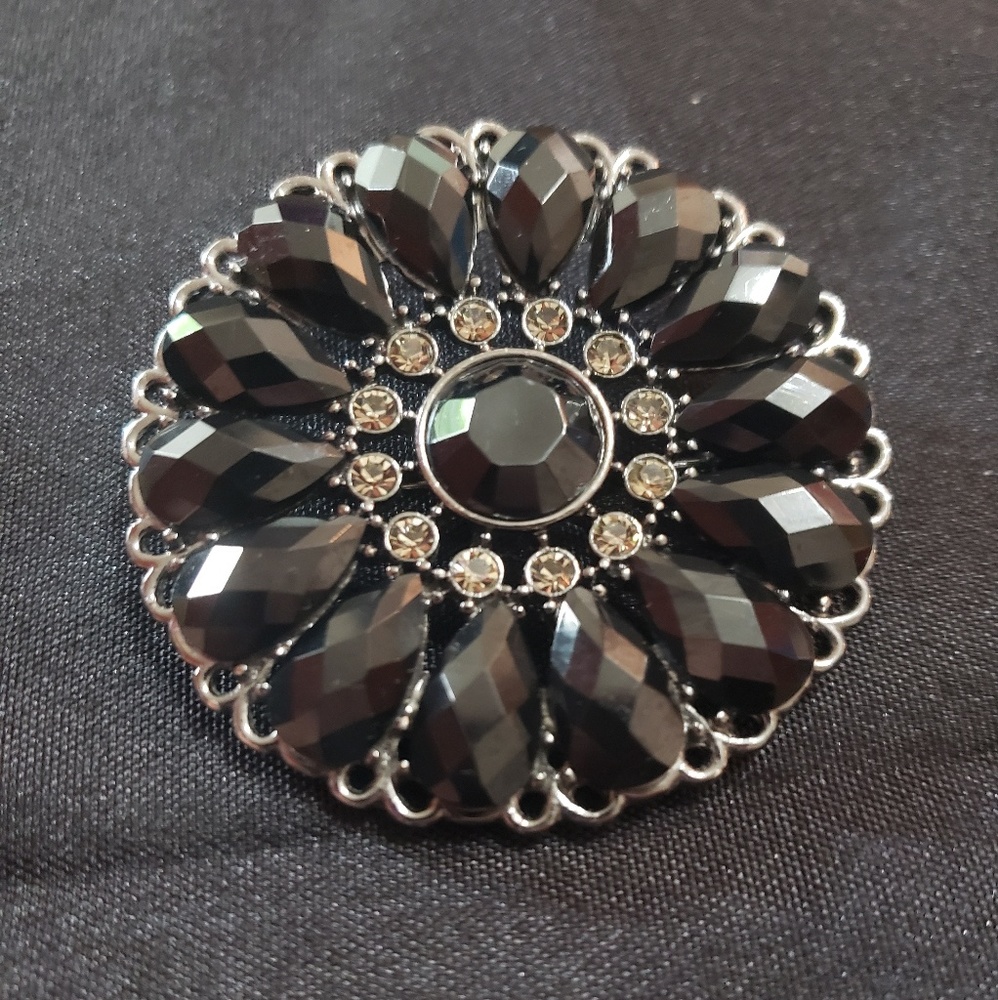 Premier Design Crochet Pin and Spring Ring Closure